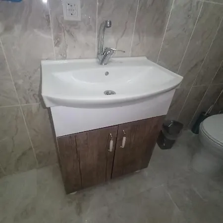 Box Apartment *